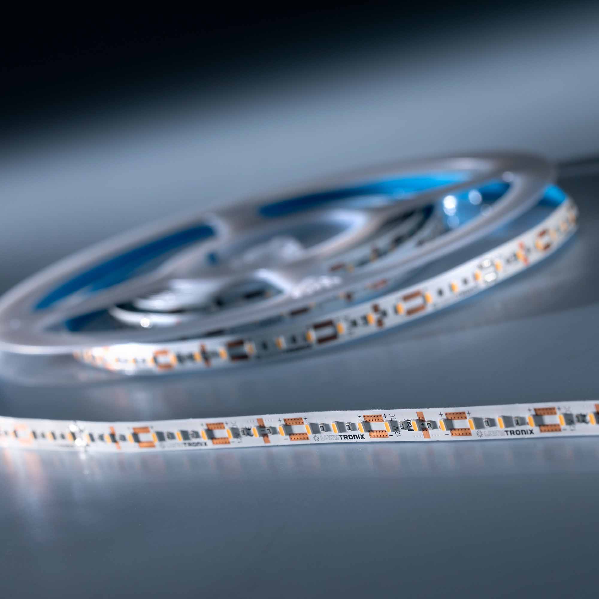 LumiFlex 600 Economy Tira LED branca quente 2700K 2550lm 12V 120 LED/m 5m bobina (510lm/m 4.4W/m)